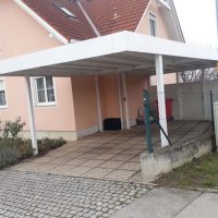 Carport 7 x 5m mit nach hinten fersetzter Gartentür und Sichtschutz Fischamend