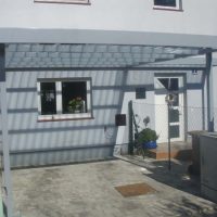 Carport mit Hauseingangsüberdachung mit Transparenter Deckung